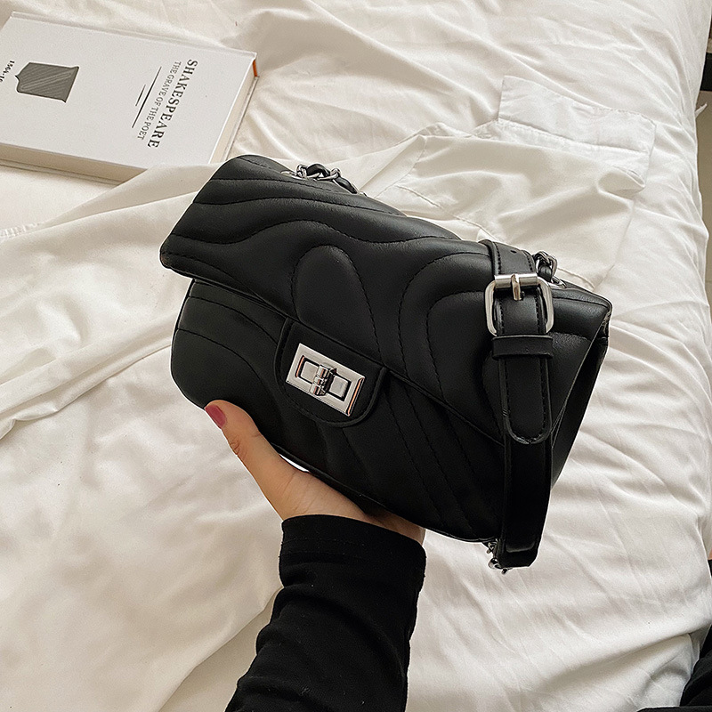 Ketten Crossbody Bag für Damen ⎜ Modische Schultertasche im trendigen Design mit praktischer Tragefunktion