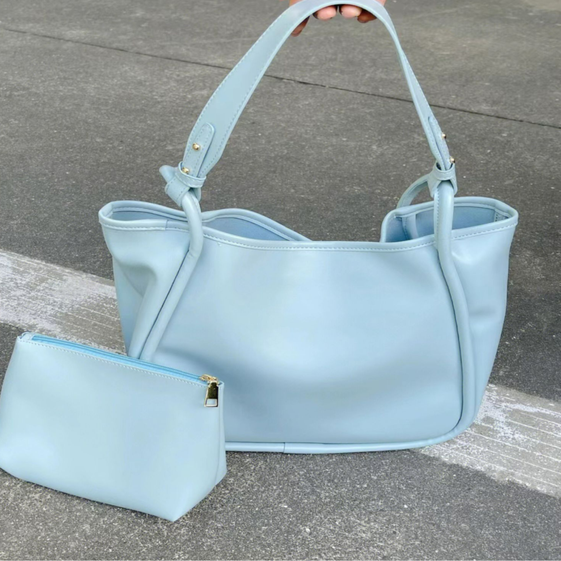 Große Schultertasche für Damen ⎜ Weiches Leder mit geräumigem Innenraum für Alltag und Reisen