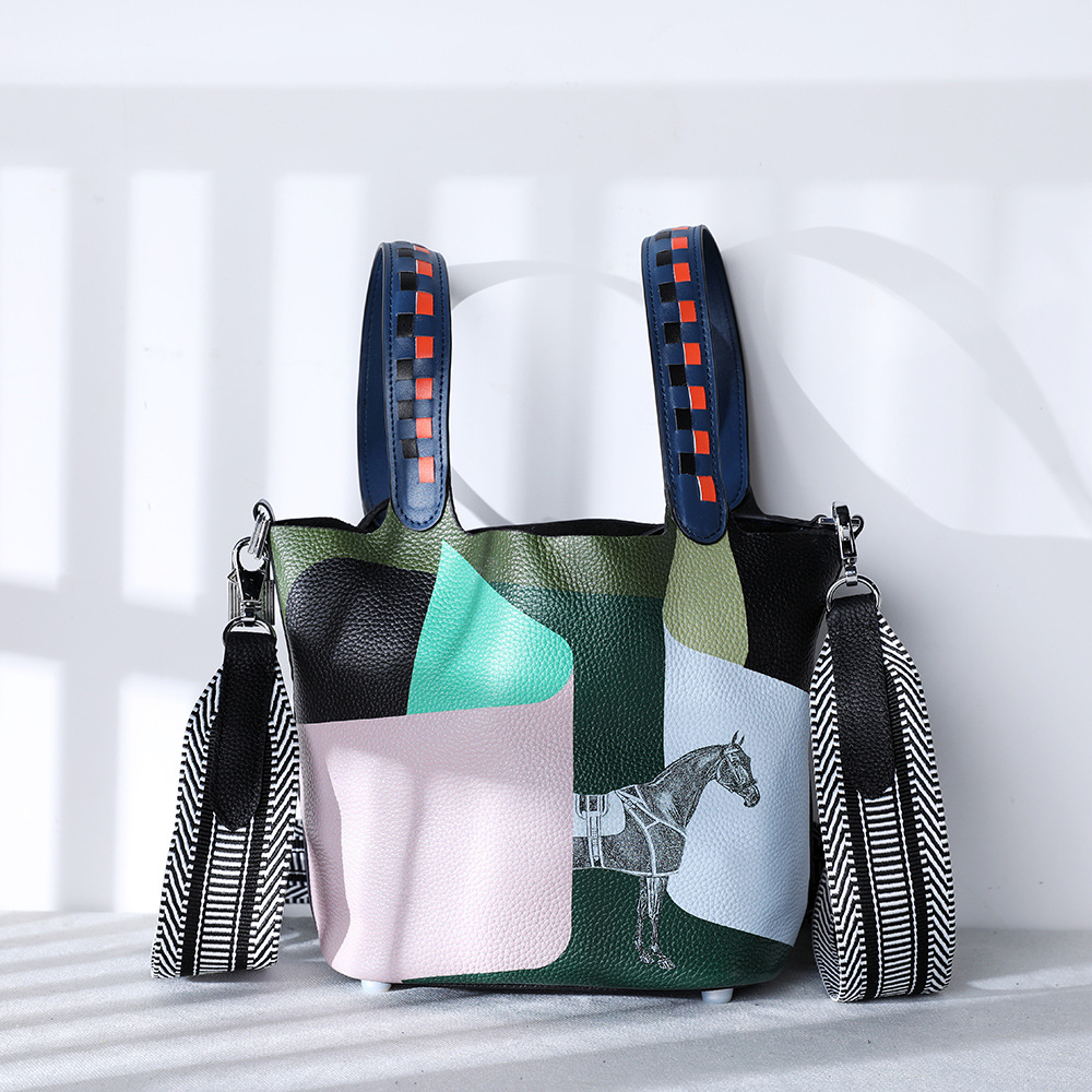 Handtasche mit Kunst-Design ⎜ Rindleder-Tasche mit Verstellbarem Schulterriemen und Stilvollem Muster