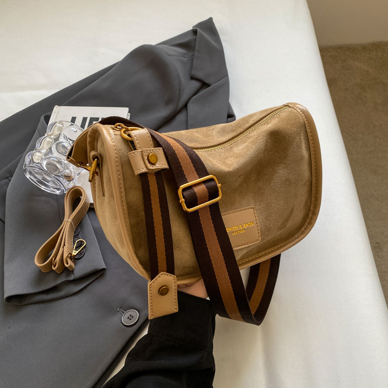 Damen Umhängetasche ⎜ Weiche Crossbody-Tasche mit Verstellbarem Gurt und Modernem Retro-Design