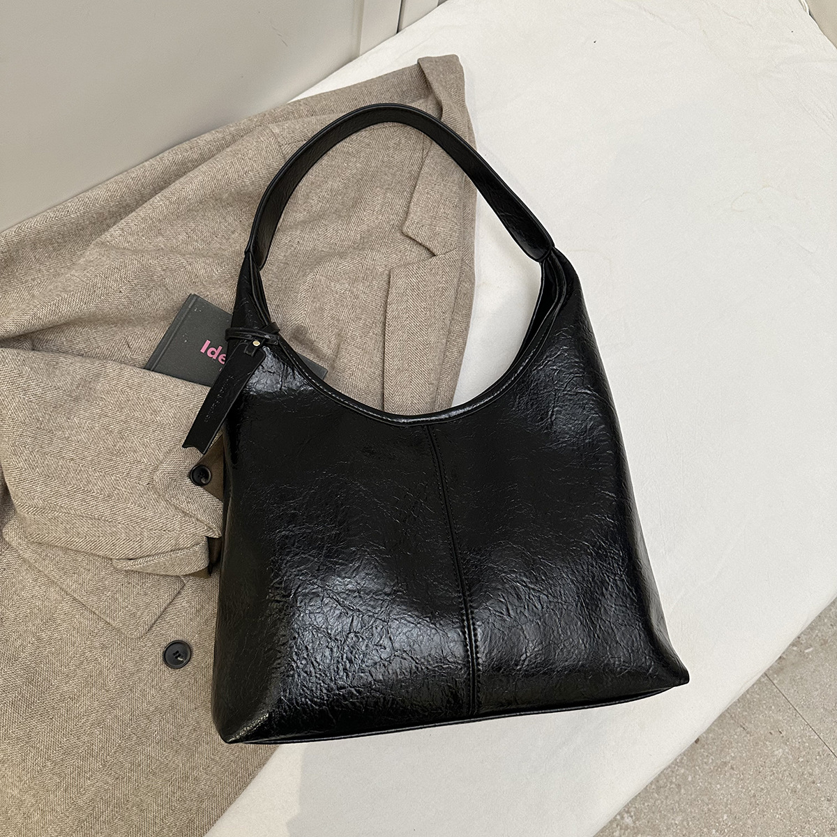 Tote Bag für Damen aus Kunstleder ⎜ Schlichte Schultertasche für Alltag, Büro und Freizeitoutfits