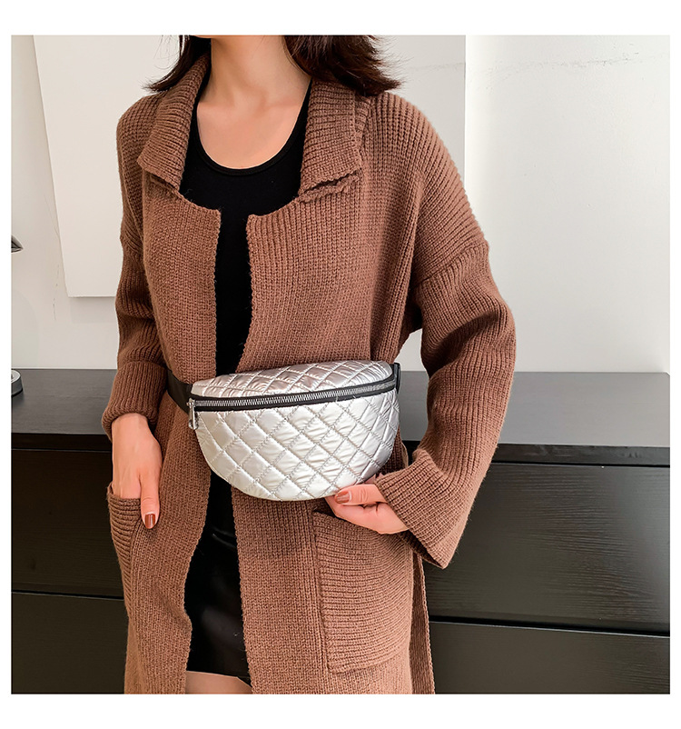 Quilted Umhängetasche für Damen ⎜ Stylische Hüfttasche mit verstellbarem Trageriemen und modernem Design