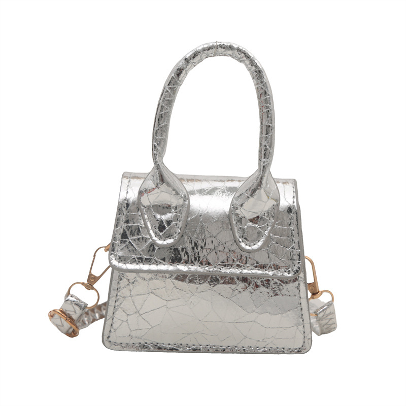 Kleine Umhängetasche für Damen ⎜ Goldene Handtasche mit trendigem Design und abnehmbarem Schultergurt