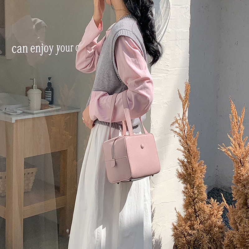 Damen Schultertasche ⎜ Kleine quadratische Tasche mit schlichtem Design und mattem Finish