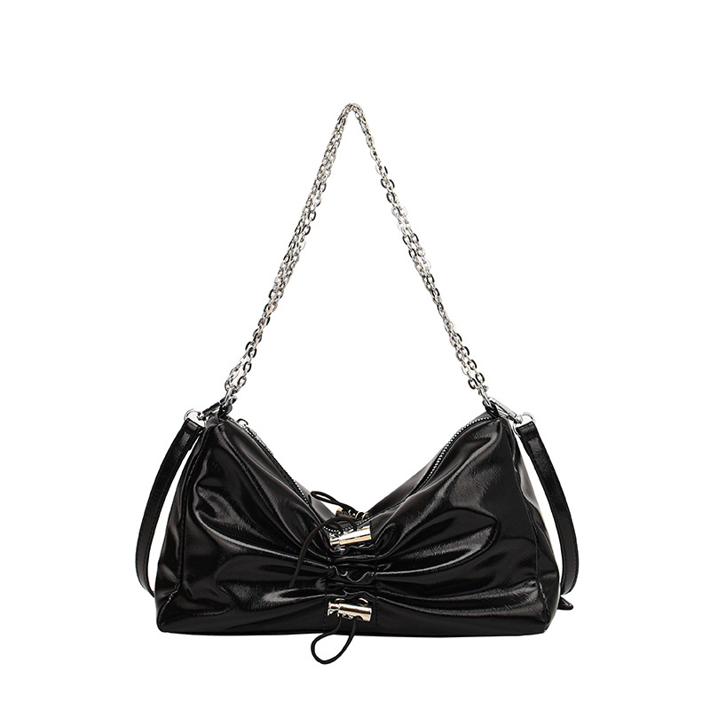 Schultertasche für Damen ⎜ Glänzende Umhängetasche mit Kettengurt und raffiniertem Falten-Design für Ausgehen und Events