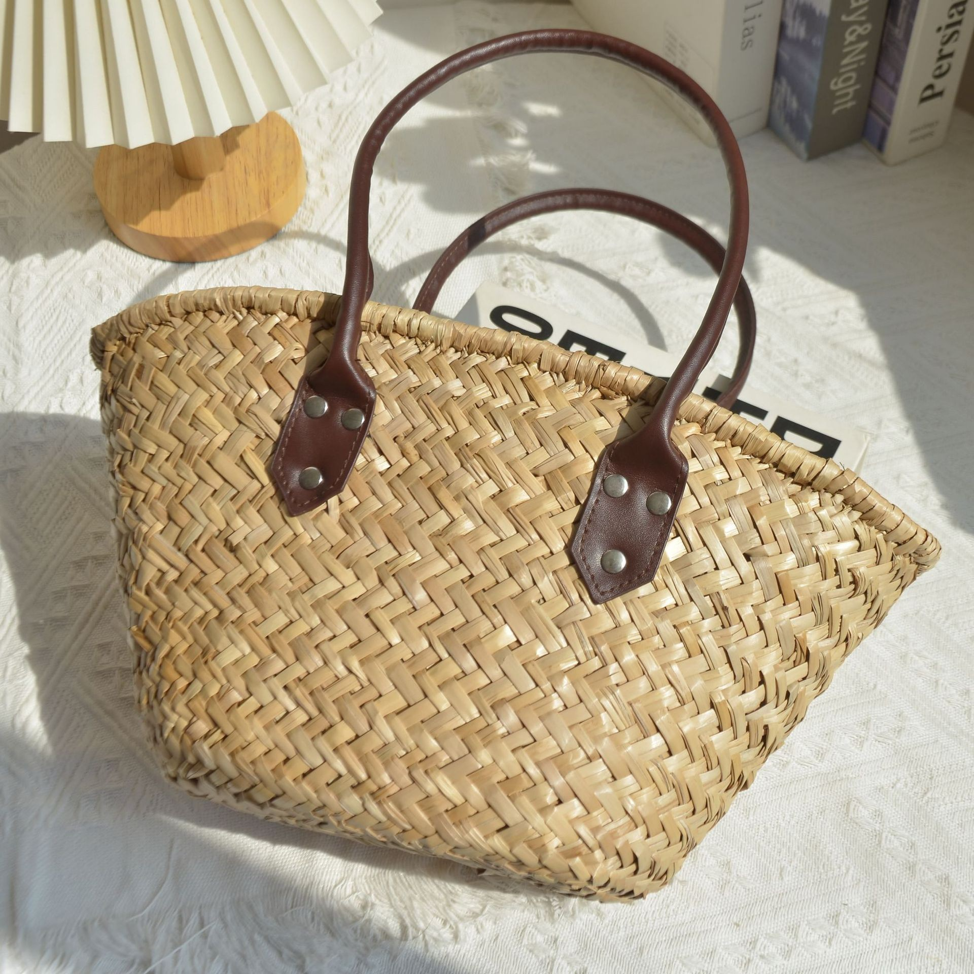 Strandtasche aus Naturmaterial ⎜ Handgeflochtene Korbtasche mit Ledergriffen für Einkauf oder Freizeit
