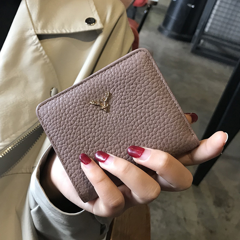 Kompakte Damen Geldbörse aus Leder ⎜ Faltbares Mini-Portemonnaie im schlanken Design mit Münzfach und edler Prägung