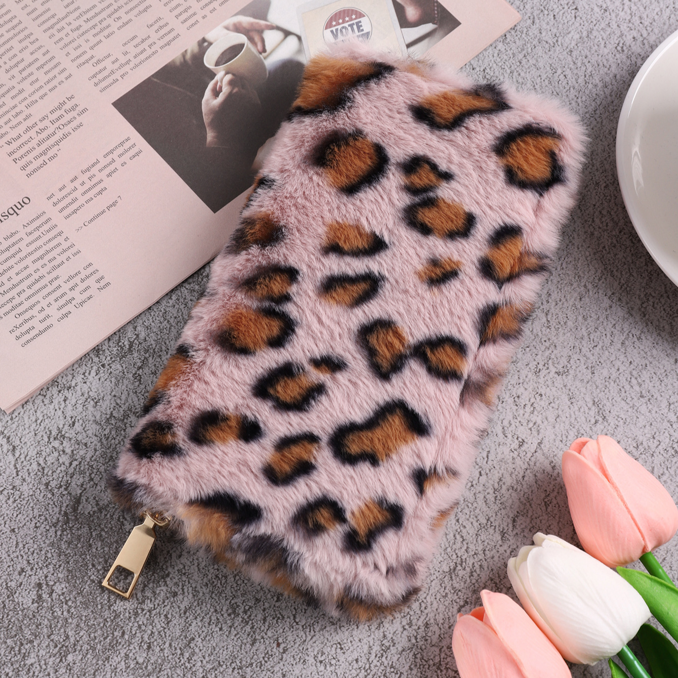 Damen Geldbörse mit Reißverschluss ⎜ Flauschiges Leopardenmuster mit viel Platz für Karten und Bargeld