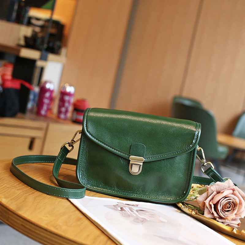 Damen Umhängetasche ⎜ Geräumige Ledertasche mit Schnappverschluss für Büro und Alltag