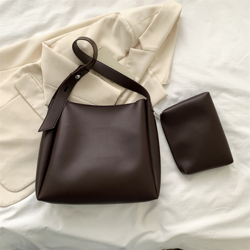 Große Schultertasche für Damen ⎜ Praktisches Design mit verstellbarem Tragegurt und zusätzlicher Tasche