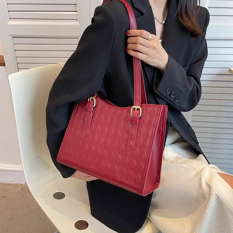 Handtasche für Damen ⎜ Geräumige Schultertasche mit Rautenmuster und verstellbarem Riemen
