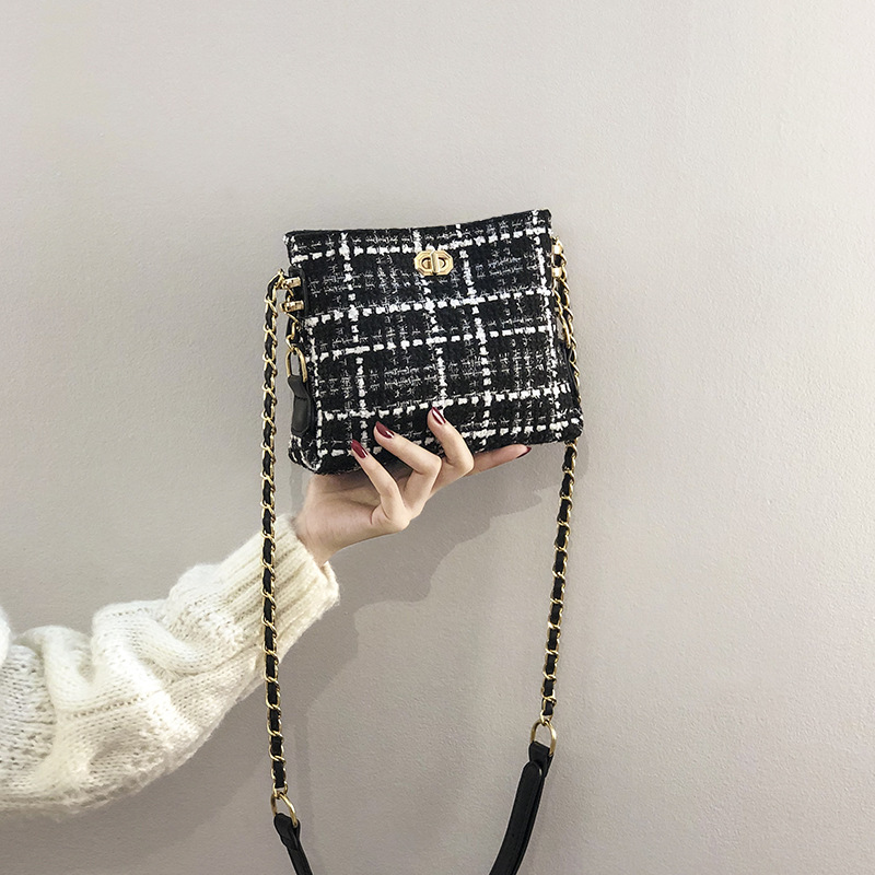 Schultertasche für Damen ⎜ Modische Umhängetasche mit Kettenriemen und elegantem Karomuster