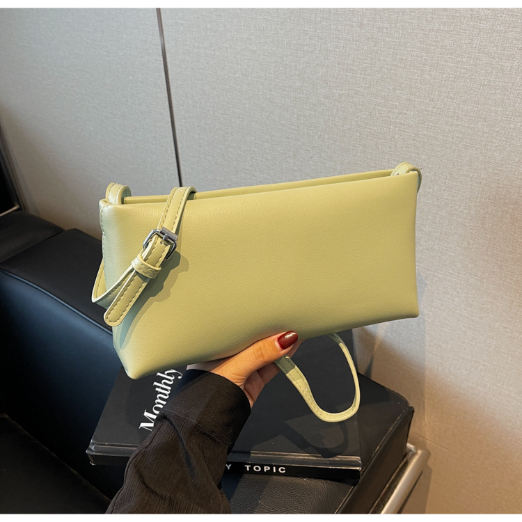 Kleine Damen Umhängetasche ⎜ Elegante Schultertasche mit Schlankem Design und Praktischem Verschluss