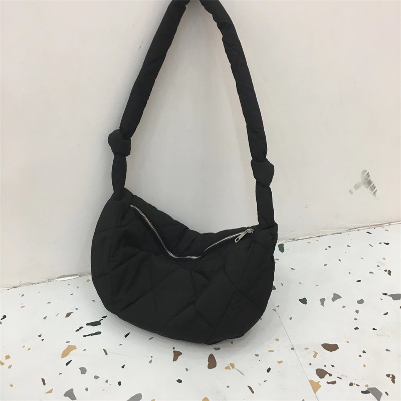 Schultertasche für Damen ⎜ Gepolsterte Unterarmtasche mit Steppdesign für Alltag, Reisen und Freizeitlooks