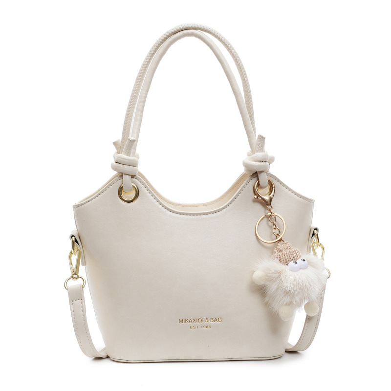 Damen Umhängetasche ⎜ Kompakte PU-Schultertasche mit Reißverschluss und süßem Anhänger für den Alltag