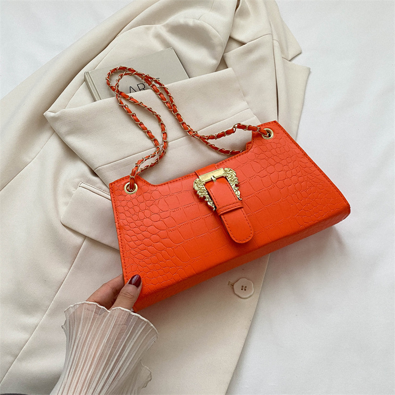 Kleine Umhängetasche für Damen ⎜ Krokodilleder-Look mit goldener Kette