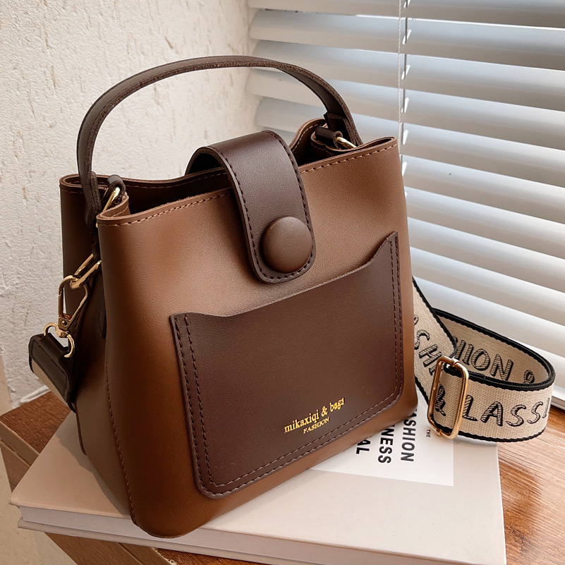 Damen Umhängetasche ⎜ Kleine Tasche mit Fach und verstellbarem Riemen für Alltag