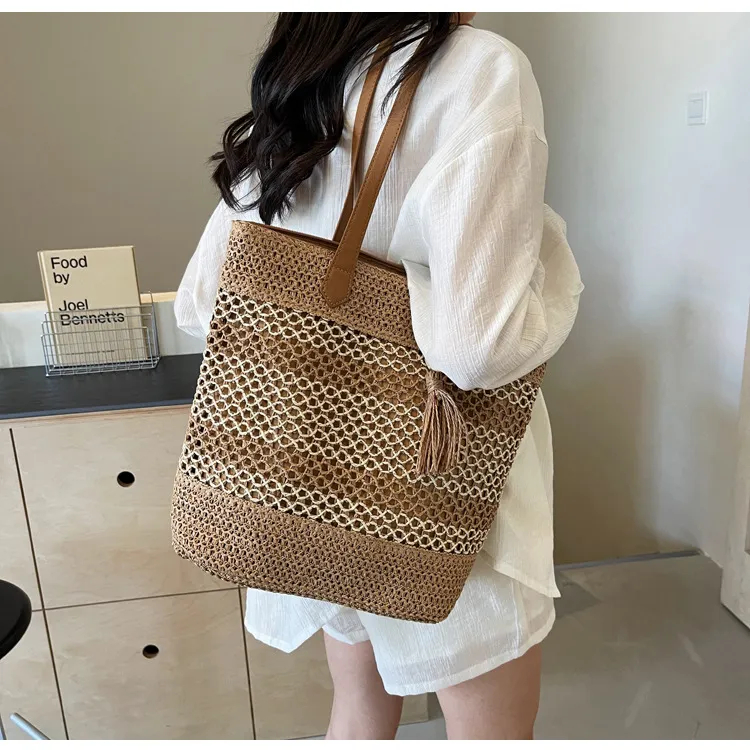 Strohtasche Damen ⎜ Leichte Strandtasche mit Fransen, Großes Fassungsvermögen für Sommer und Urlaub
