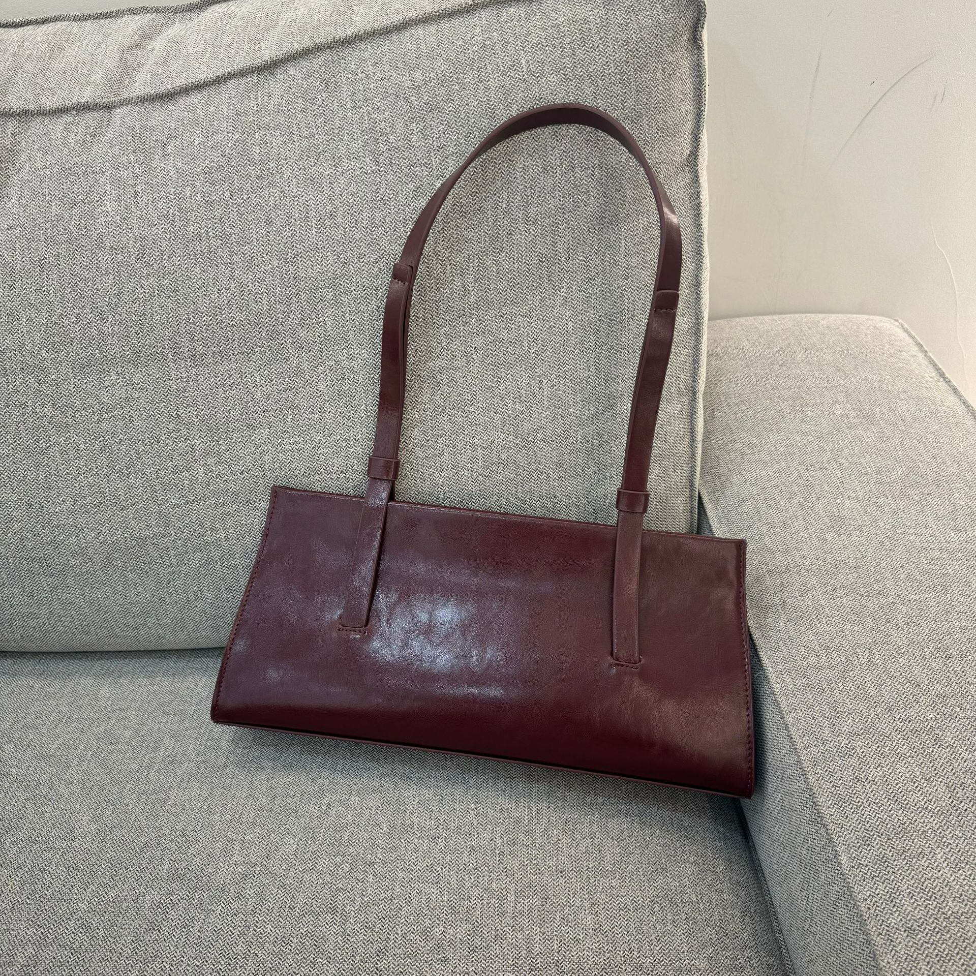 Schultertasche für Damen ⎜ Elegante Underarm-Bag in Lederoptik mit langem Henkel für Alltag und Büro-Outfits