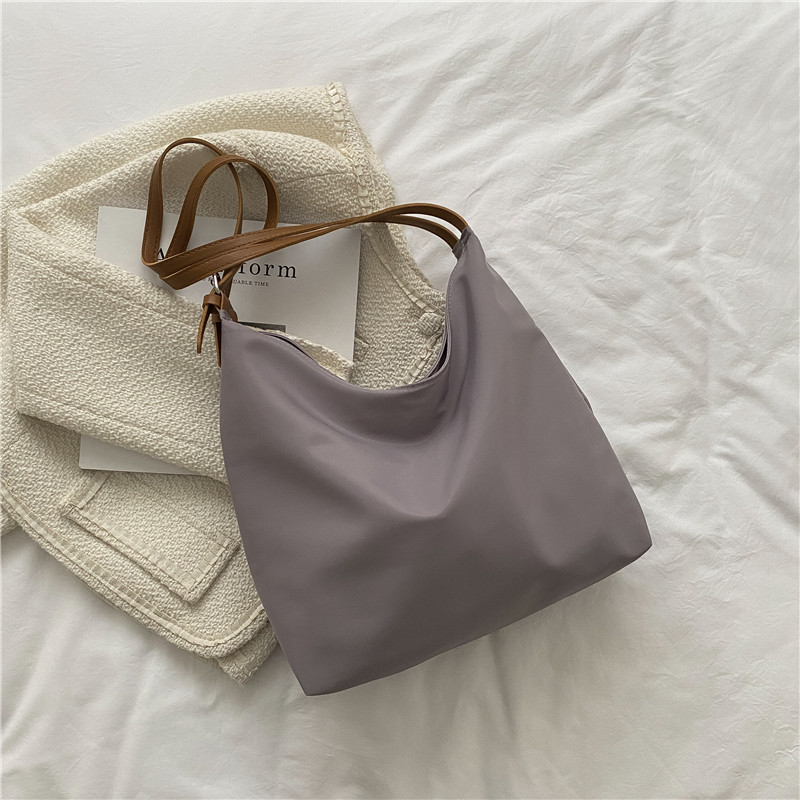 Schultertasche für Damen ⎜ Modernes Design mit praktischer Form und verstellbarem Tragegurt