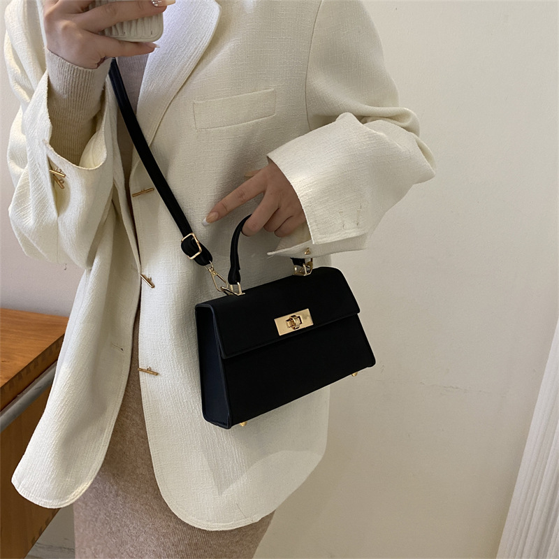 Umhängetasche für Damen ⎜ Klassische Mini-Handtasche mit Drehverschluss und Tragegriff für stilvolle Outfits