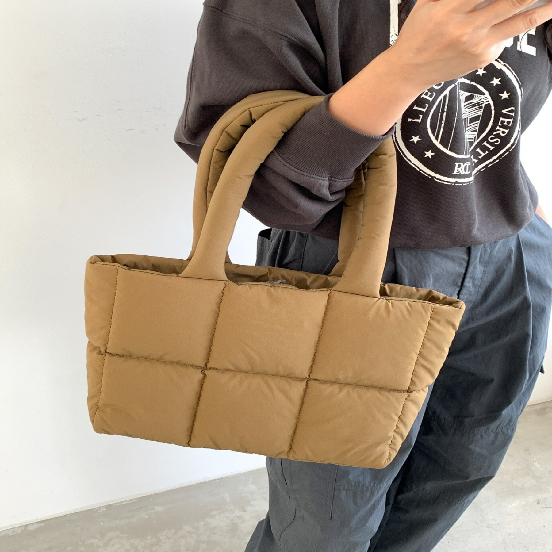 Geräumige Handtasche ⎜ Stylische Umhängetasche im Quilted-Design