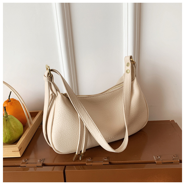 Schultertasche für Damen ⎜ Modische Halbmond-Bag aus Kunstleder mit Reißverschluss und kurzem Tragegriff