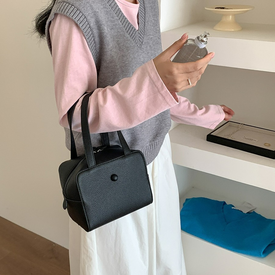 Damen Schultertasche ⎜ Kleine quadratische Tasche mit schlichtem Design und mattem Finish