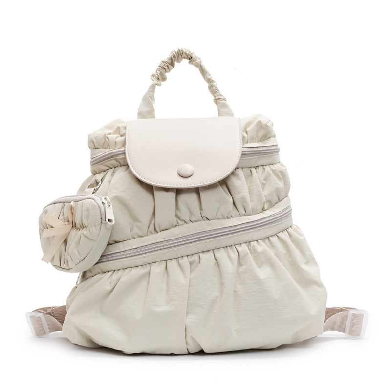 Rucksack für Damen ⎜ Modischer Tagesrucksack mit Plissee-Design und Seitentasche für Alltag und Freizeit