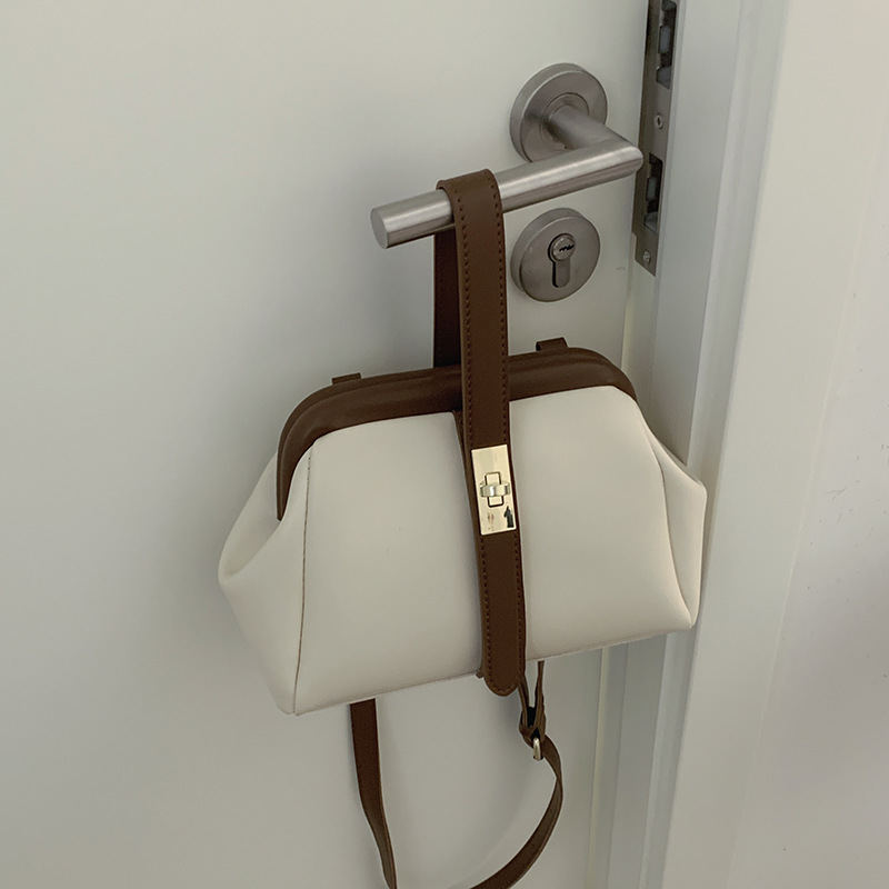 Damen Umhängetasche ⎜ Kompakte Retro-Tasche mit Clipverschluss für Alltag und elegante Outfits