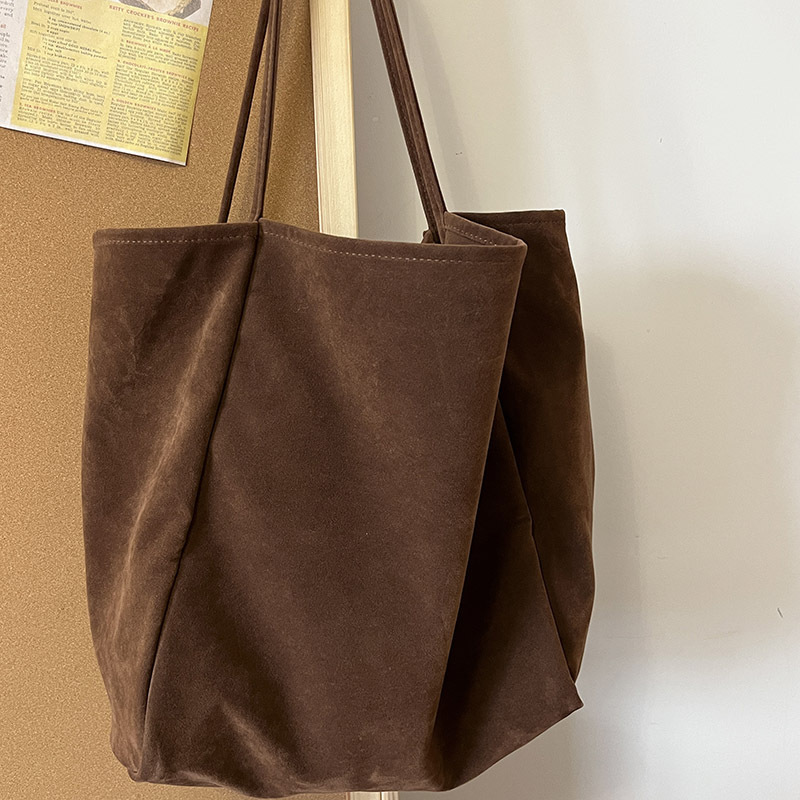 Schlichte Schultertasche für Damen ⎜ Große Suede Tasche mit Praktischen Trägern und Modischem Design