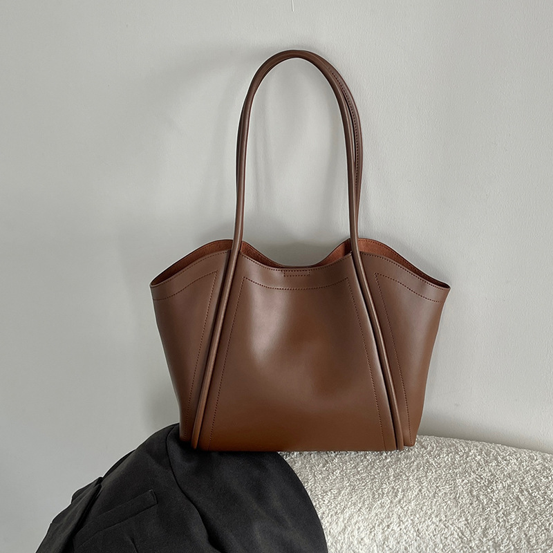 Damen Schultertasche aus Echtleder ⎜ Große Tragetasche mit Eleganter Form und Langen Tragegriffen