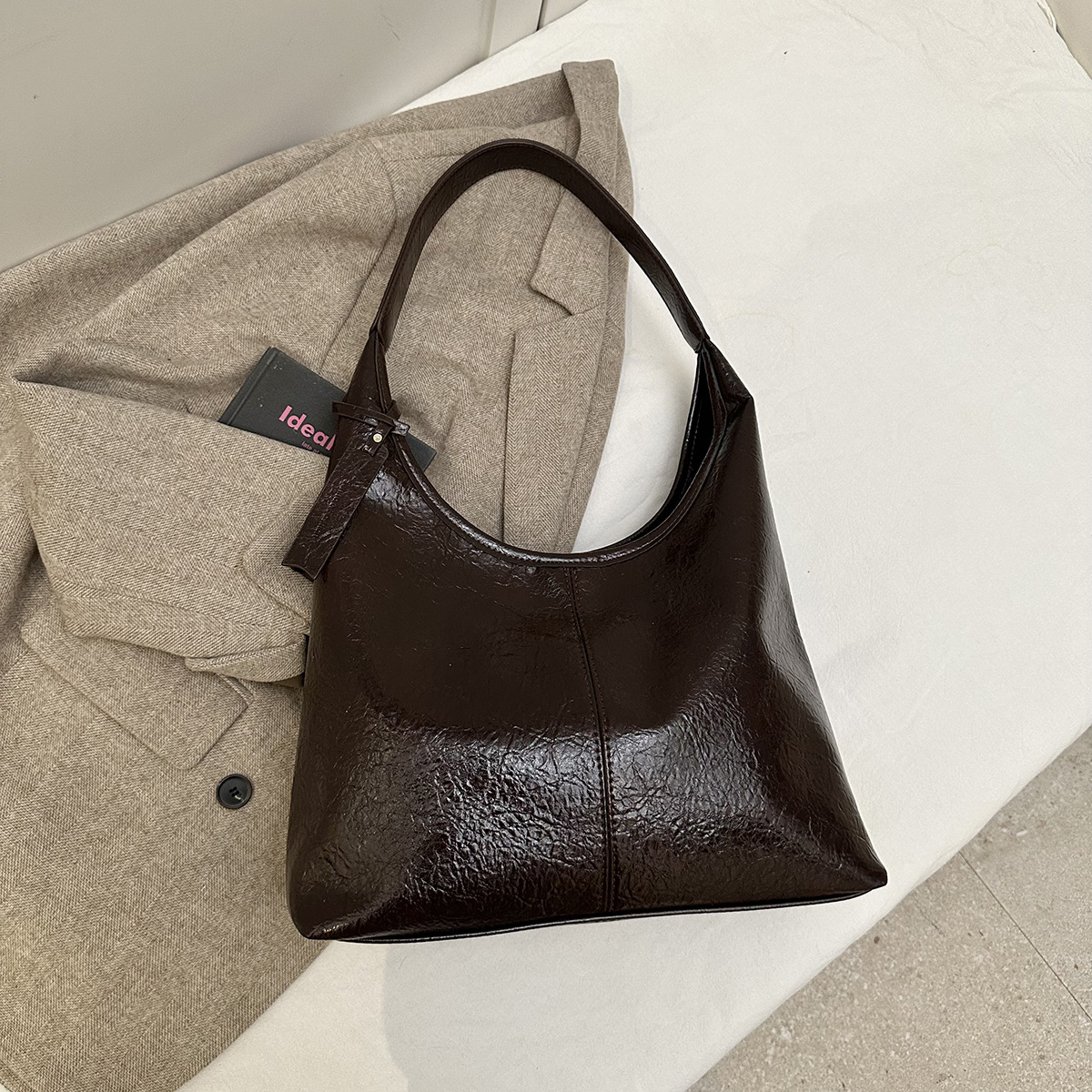 Tote Bag für Damen aus Kunstleder ⎜ Schlichte Schultertasche für Alltag, Büro und Freizeitoutfits