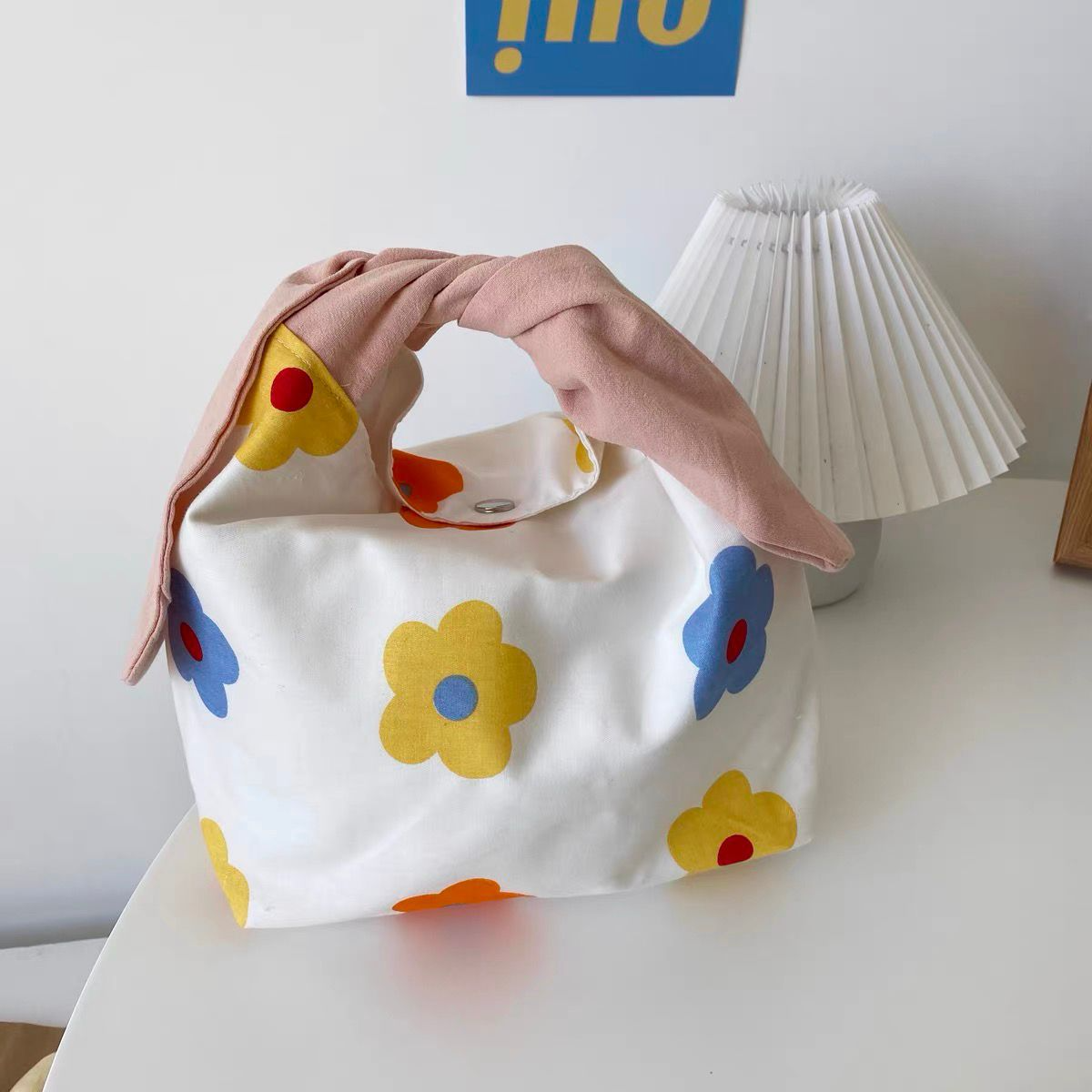 Lunchbag im Japanischen Stil ⎜ Praktische Tasche mit verspielten Hasenohren und fröhlichem Blumenmuster