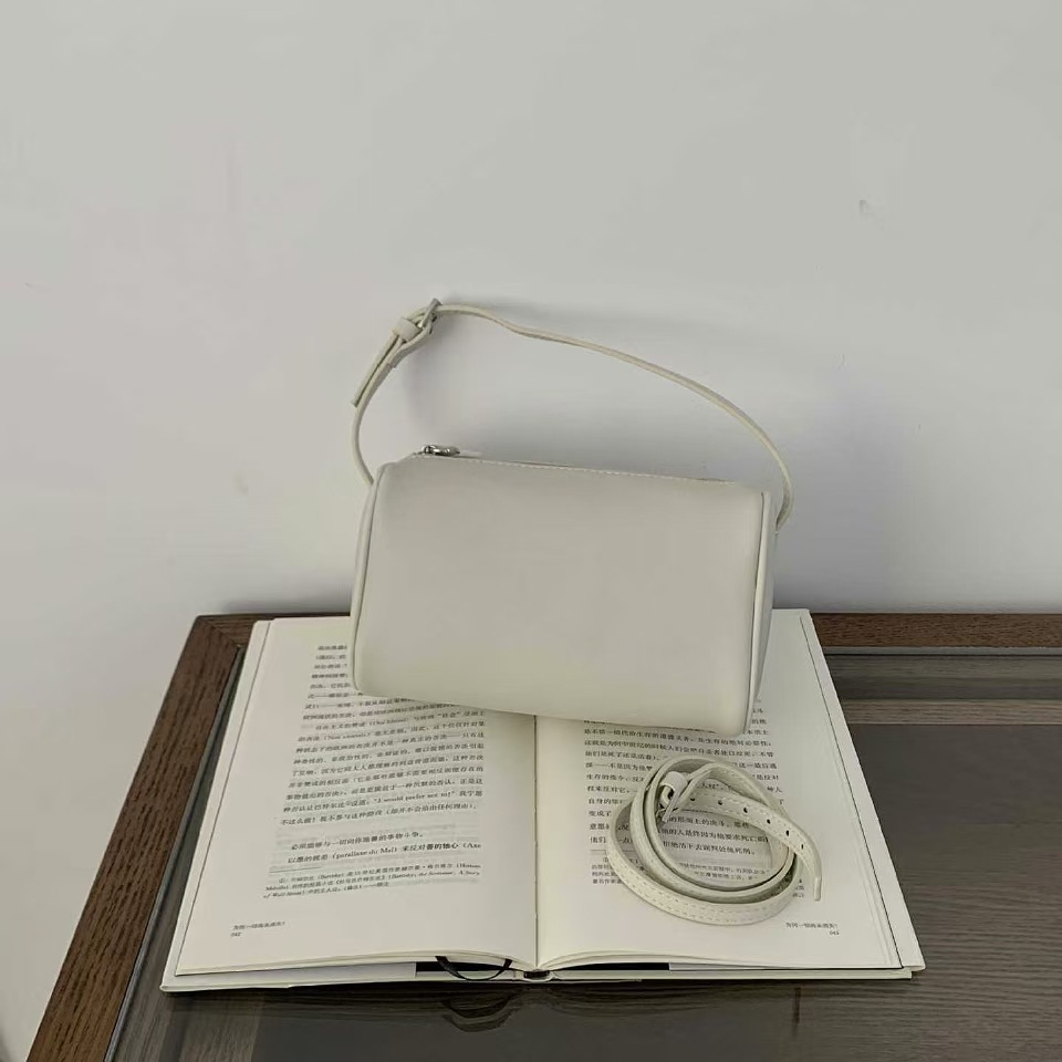 Mini-Handtasche aus Wildleder für Damen ⎜ Kompakte Schultertasche im eleganten Design