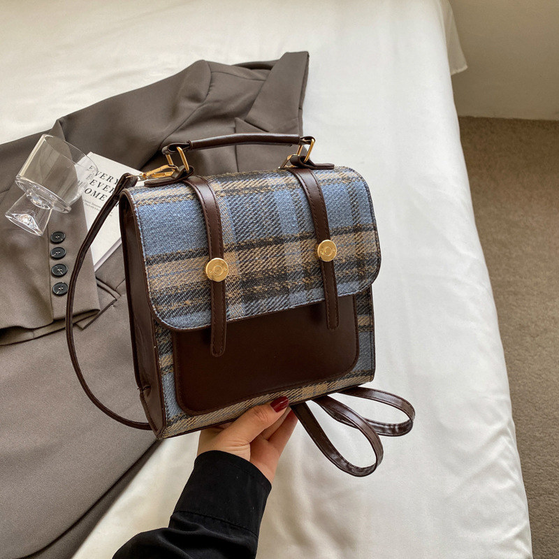 Damen Rucksack im Retro-Stil ⎜ Karierter Tagesrucksack mit großem Stauraum für Alltag und Reisen