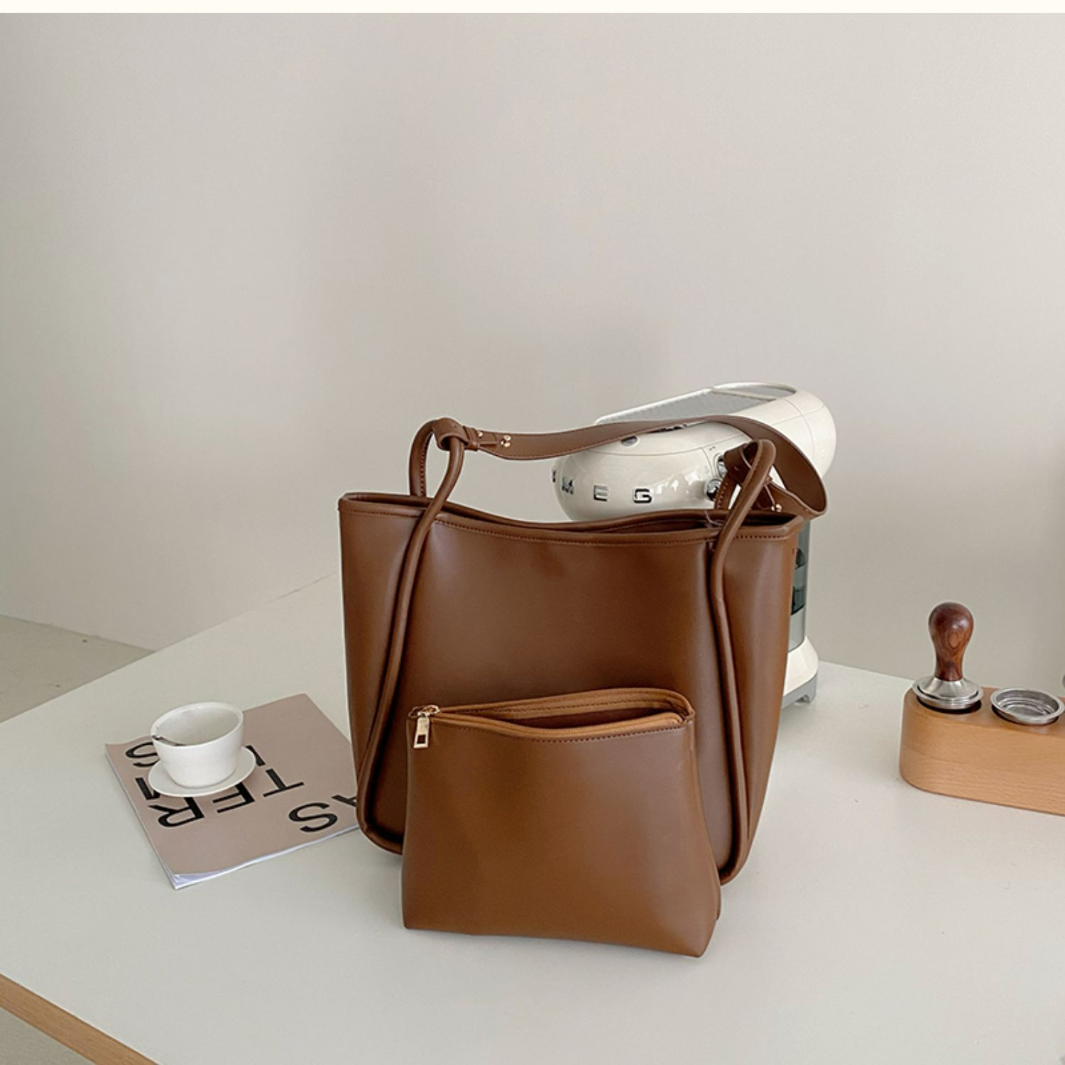 Große Schultertasche für Damen ⎜ Weiches Leder mit geräumigem Innenraum für Alltag und Reisen