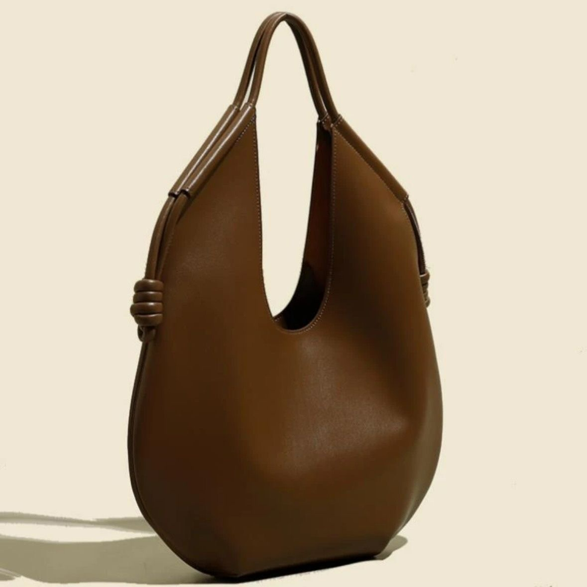 Schultertasche für Damen ⎜ Große Unterarmtasche mit modernem Design und viel Stauraum für Alltag und Büro