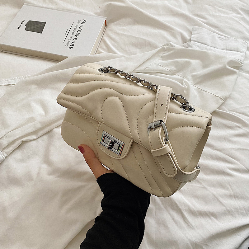 Ketten Crossbody Bag für Damen ⎜ Modische Schultertasche im trendigen Design mit praktischer Tragefunktion