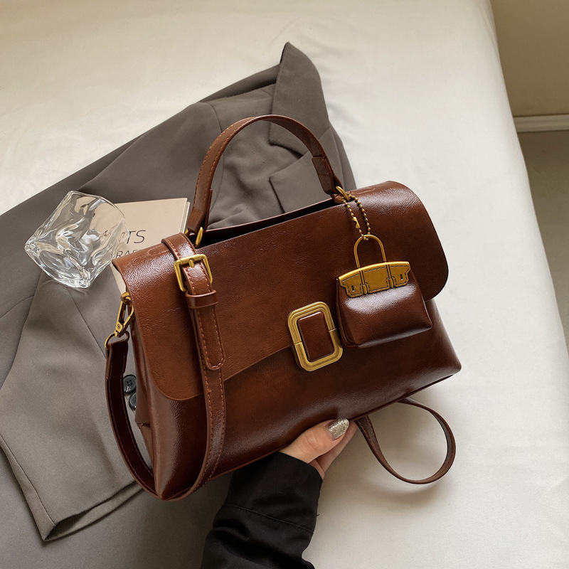 Handtasche für Damen ⎜ Elegante Schultertasche mit Schloss-Detail