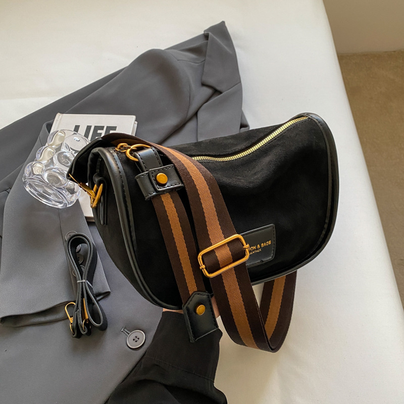 Damen Umhängetasche ⎜ Weiche Crossbody-Tasche mit Verstellbarem Gurt und Modernem Retro-Design