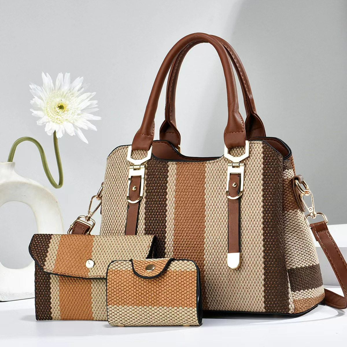 Handtaschen-Set für Damen ⎜ Große Umhängetasche mit Kontrastdesign und passendem Portemonnaie für den Alltag