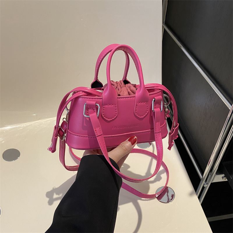 Mini Handtasche für Damen ⎜ Farbige Umhängetasche mit Tragegriff für Alltag, Party und stilvolle Outfits