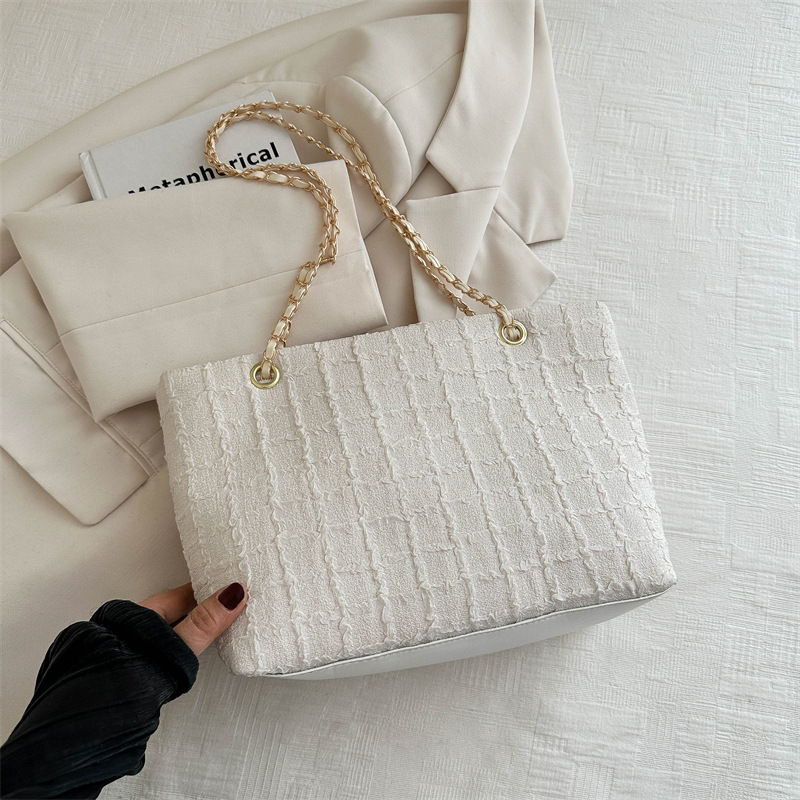 Schultertasche für Damen ⎜ Elegante Handtasche mit Kettenriemen und großem Stauraum für Alltag und Büro