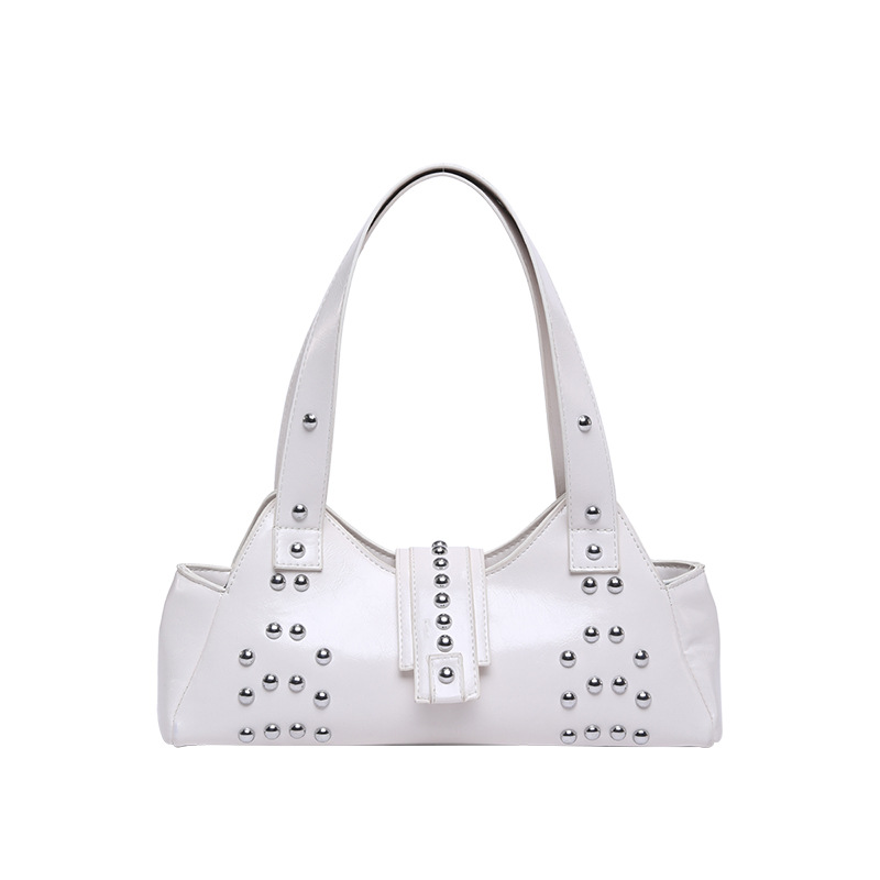 Schultertasche für Damen ⎜ Glänzende Armtasche aus Leder mit Nieten für Streetstyle und Alltag