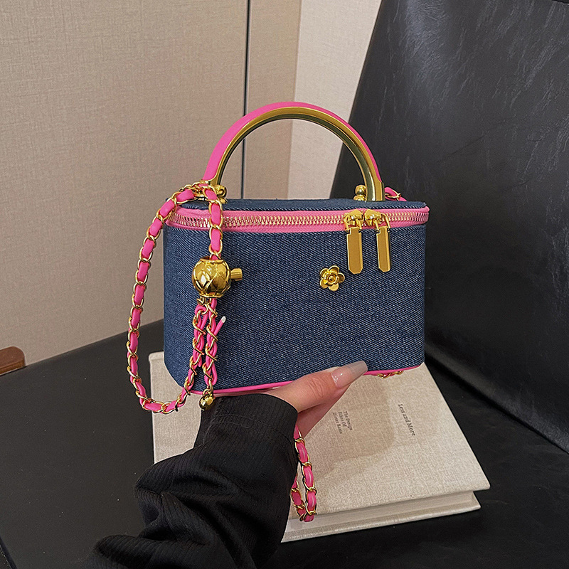 Modische Umhängetasche für Damen ⎜ Kompakte Tasche mit auffälligem Farbkontrast und Goldakzenten