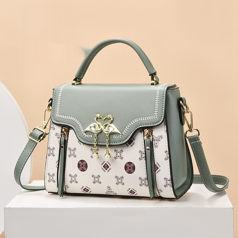Handtasche für Damen ⎜ Modische Schultertasche mit Printmuster und dekorativem Verschluss für stilvolle Outfits