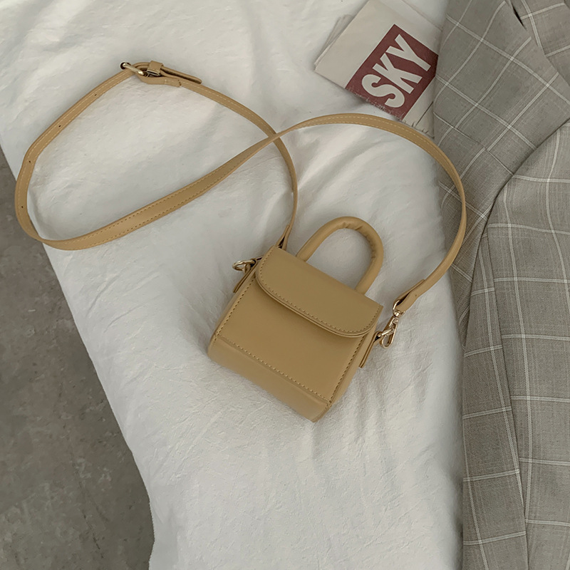 Mini Umhängetasche für Damen ⎜ Stilvolle Quadrattasche mit Tragegriff und verstellbarem Gurt für Alltag und Ausgehen