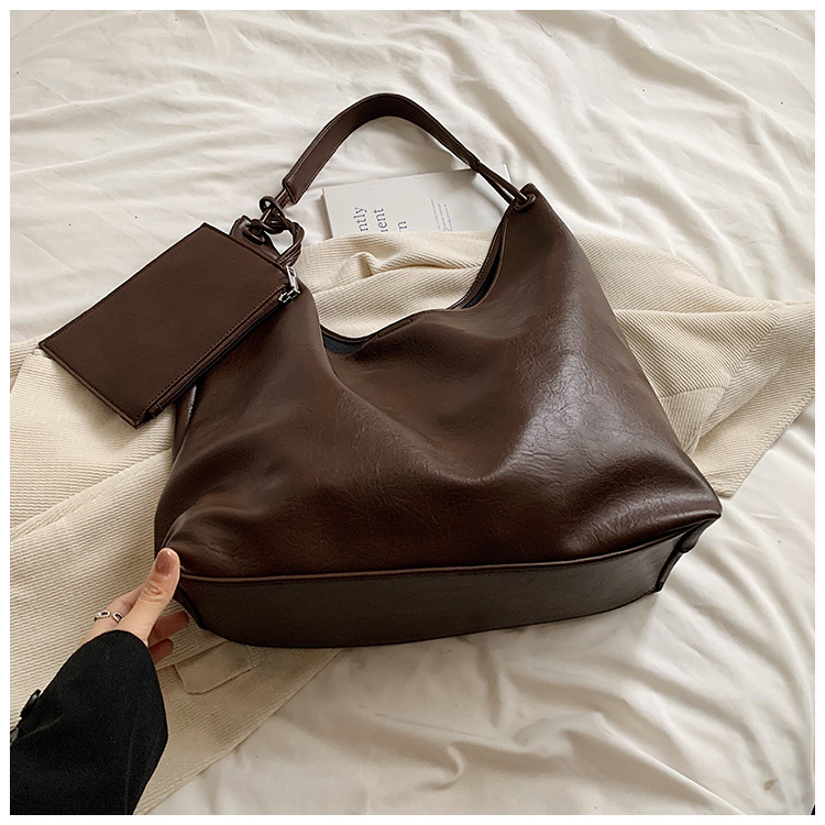 Schultertasche für Damen ⎜ Große Casual-Tasche in Lederoptik mit viel Stauraum und modernem Design