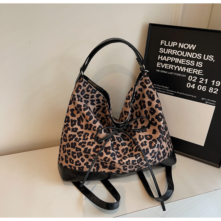 Rucksack für Damen ⎜ Modischer Leoprint-Rucksack mit großer Kapazität und variabler Tragefunktion für Alltag und Reisen